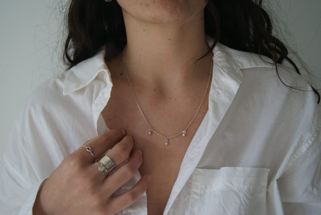 collier-bijoux-june-bettany-tendance