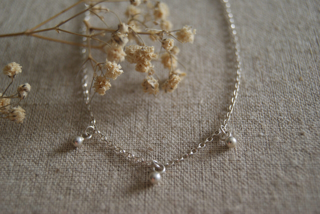 collier-bijoux-june-bettany-tendance